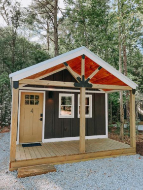 Adorable Studio Style Cabin Located Minutes From Lake Hartwell Cabin #4